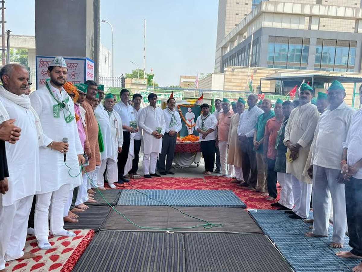 किसानों के बीच रालोद ने मनाई पूर्व प्रधानमंत्री की पुण्यतिथि